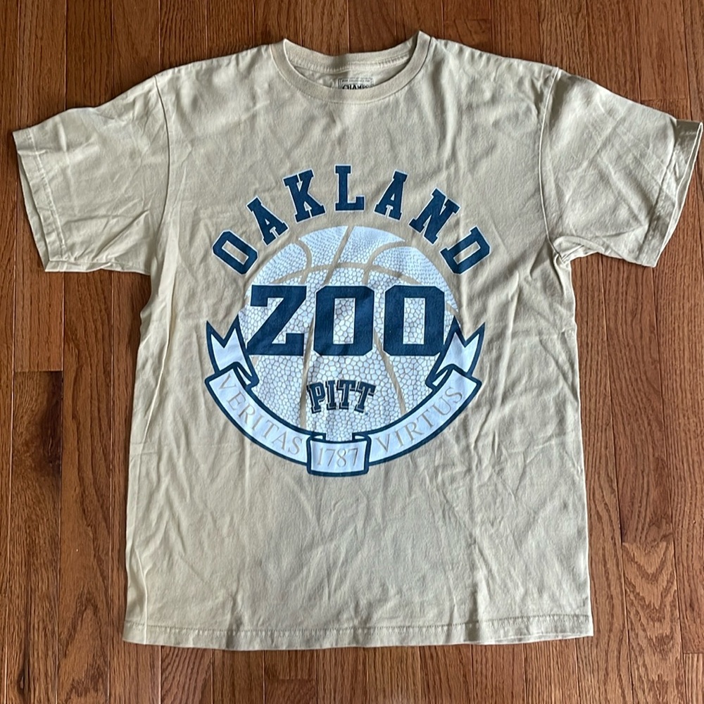 Vintage Pitt basketball Oakland Zoo tshirt